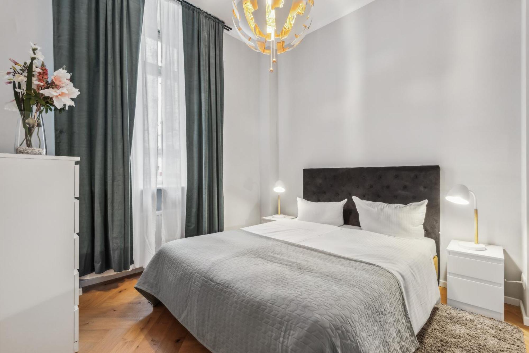 Comfy 2 Bedroom Charlottenburg Appartement *