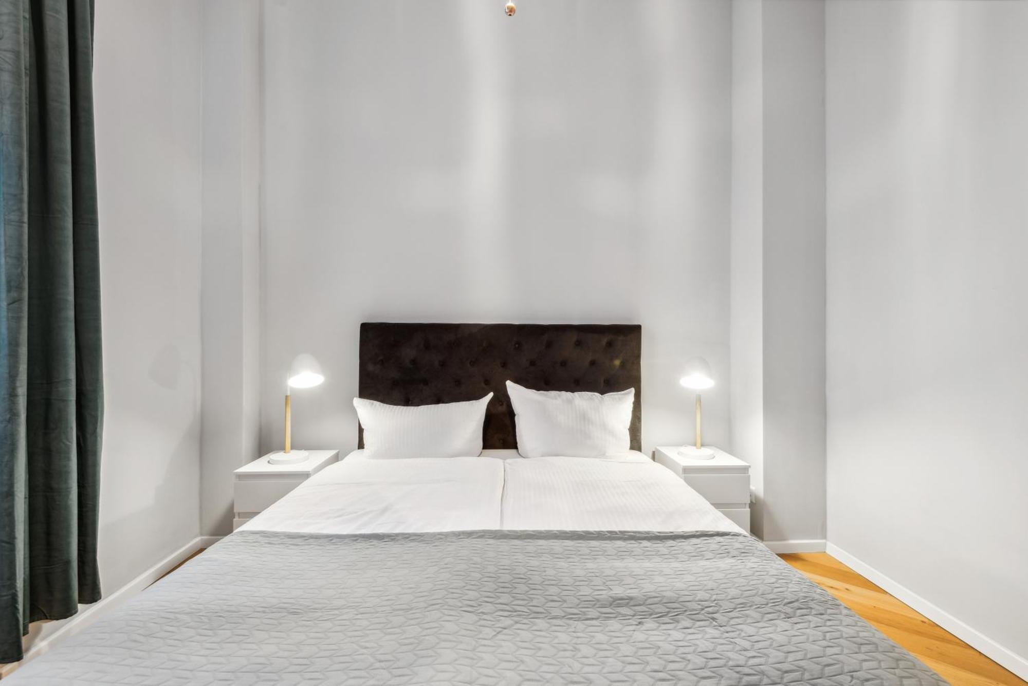 Comfy 2 Bedroom Charlottenburg * Berlijn